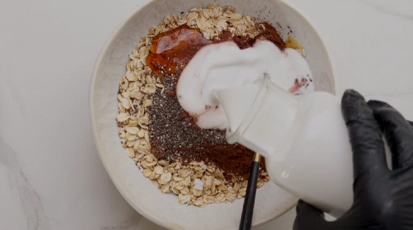 combine ingredients for chocolate overnight oats